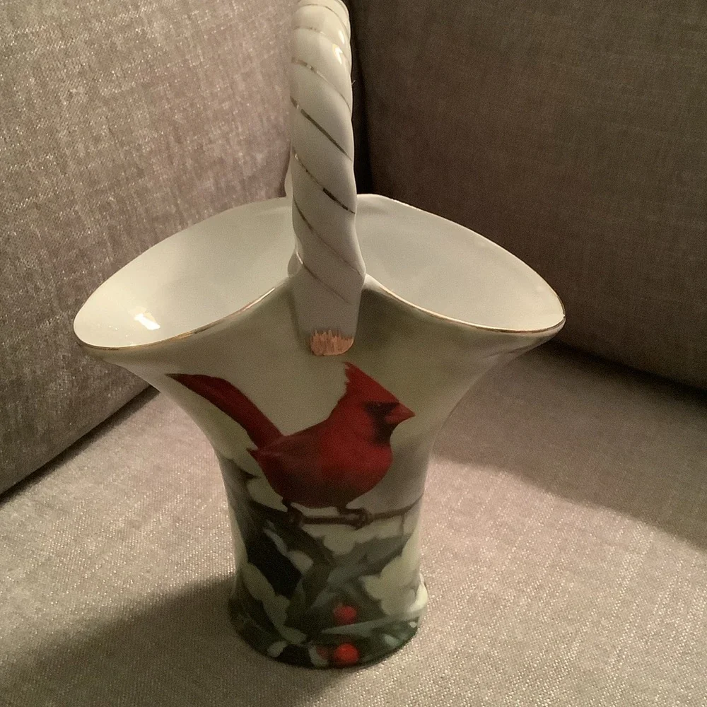 Hautman Brothers Collection Vintage Basket Cardinal in Holly